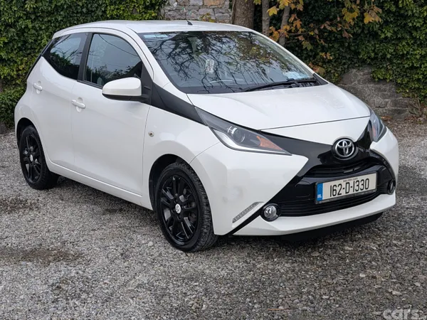 Toyota Aygo Hatchback, Petrol, 2016, White