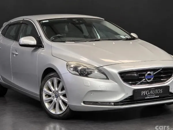 Volvo V40 Hatchback, Petrol, 2015, Silver