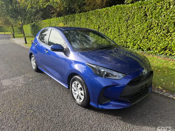 Toyota Yaris Hatchback, Petrol Hybrid, 2022, Blue