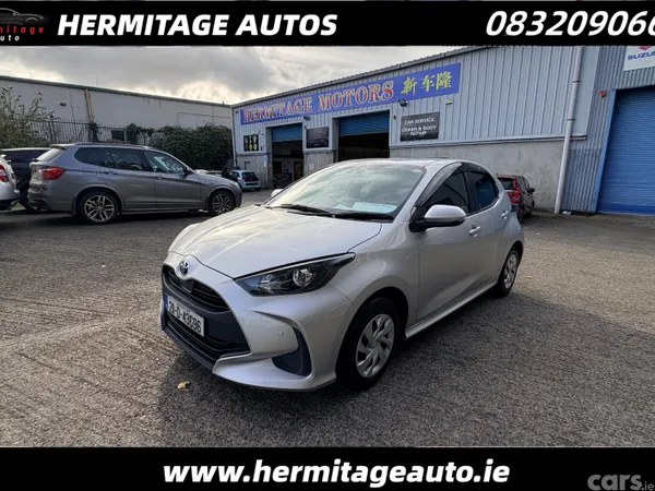 Toyota Yaris Hatchback, Petrol Hybrid, 2021, Silver