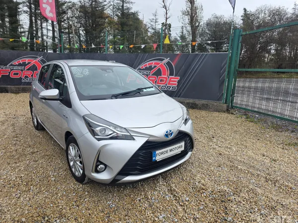 Toyota Yaris MPV, Petrol Hybrid, 2018, Grey