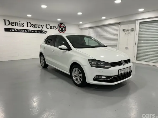 Volkswagen Polo Hatchback, Petrol, 2015, White