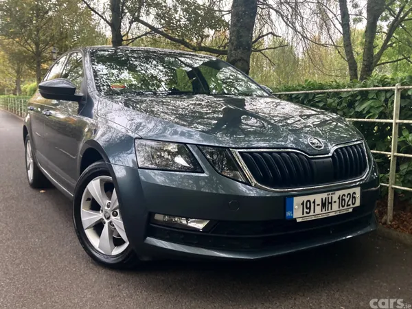 Skoda Octavia Saloon, Diesel, 2019, Grey