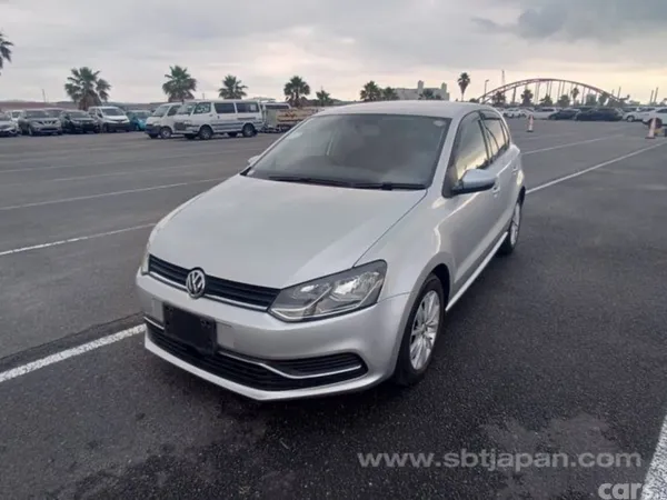Volkswagen Polo Hatchback, Petrol, 2015, Silver