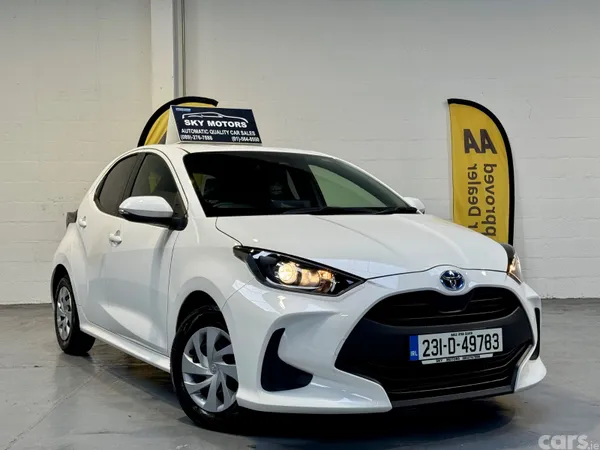 Toyota Yaris Hatchback, Petrol Hybrid, 2023, White