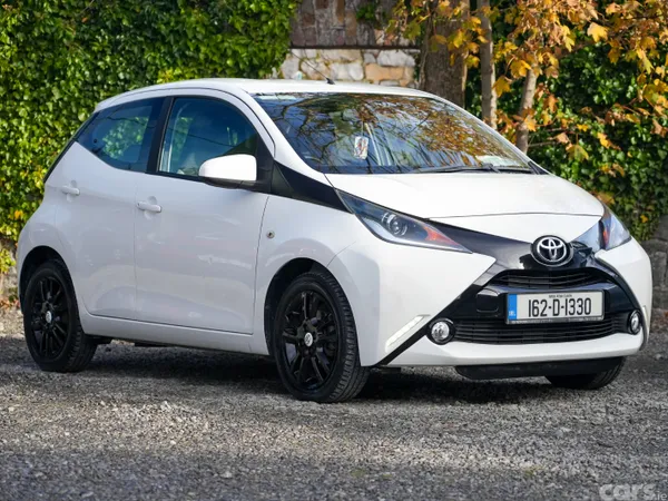 Toyota Aygo Hatchback, Petrol, 2016, White