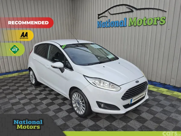 Ford Fiesta Hatchback, Petrol, 2015, White