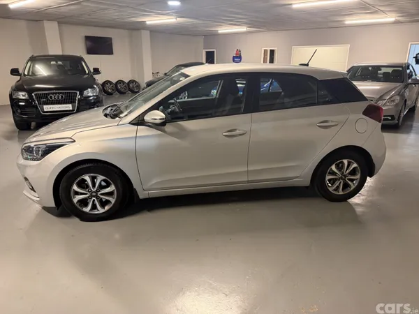 Hyundai i20 Hatchback, Petrol, 2019, Silver