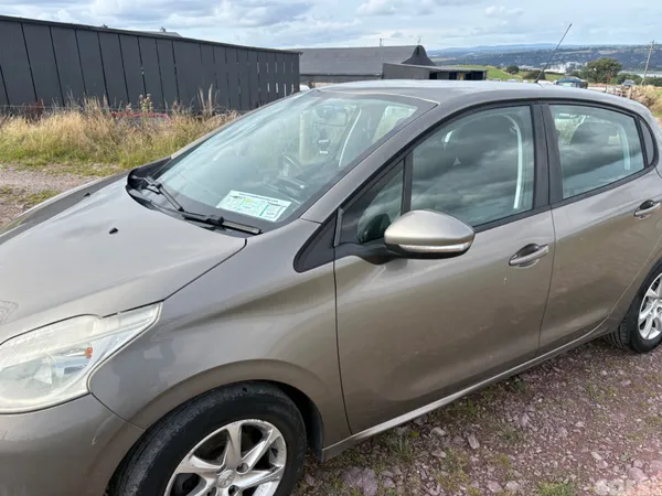 Peugeot 208 Hatchback, Petrol, 2014, Grey