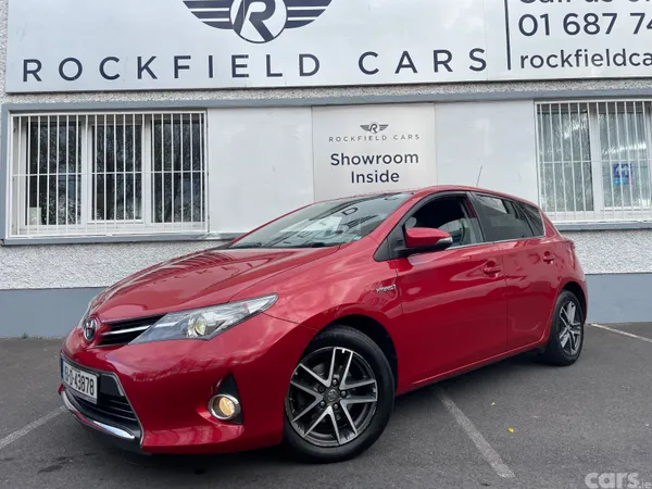 Toyota Auris Hatchback, Petrol Hybrid, 2015, Red