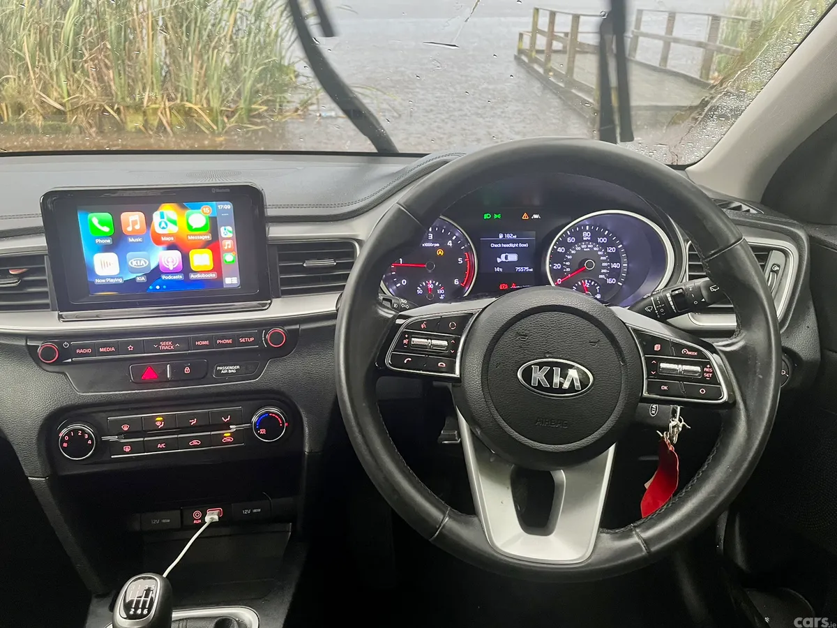 Kia Ceed Hatchback, Diesel, 2019, Red