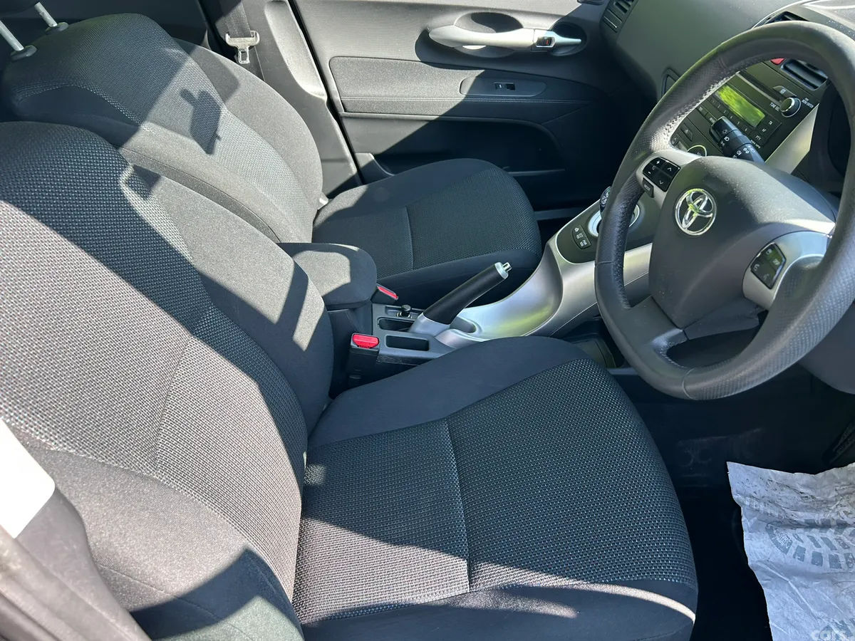 Toyota Auris Hatchback, Petrol Hybrid, 2012, Black