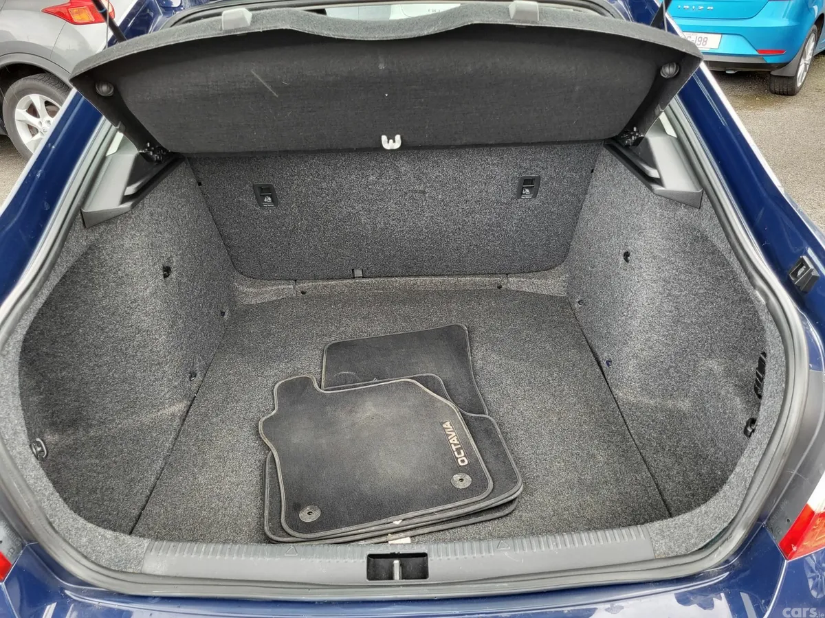 Skoda Octavia Hatchback, Diesel, 2014, Blue