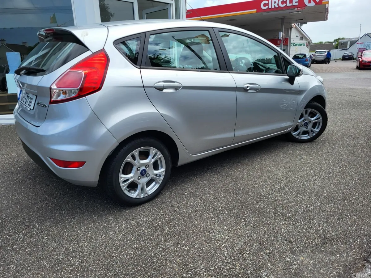 Ford Fiesta Hatchback, Petrol, 2015, Silver