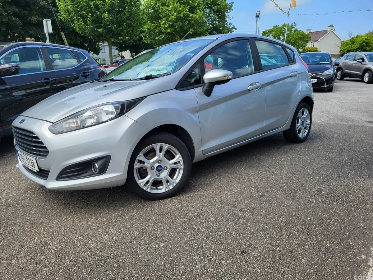 Ford Fiesta Hatchback, Petrol, 2015, Silver