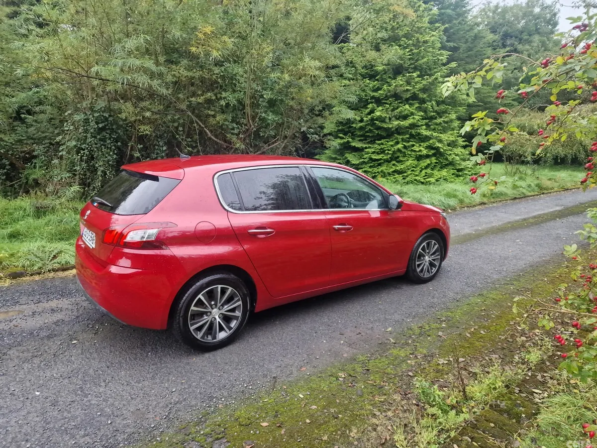 Peugeot 308 Hatchback, Petrol, 2015, Red