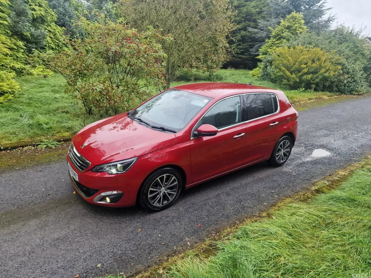 Peugeot 308 Hatchback, Petrol, 2015, Red