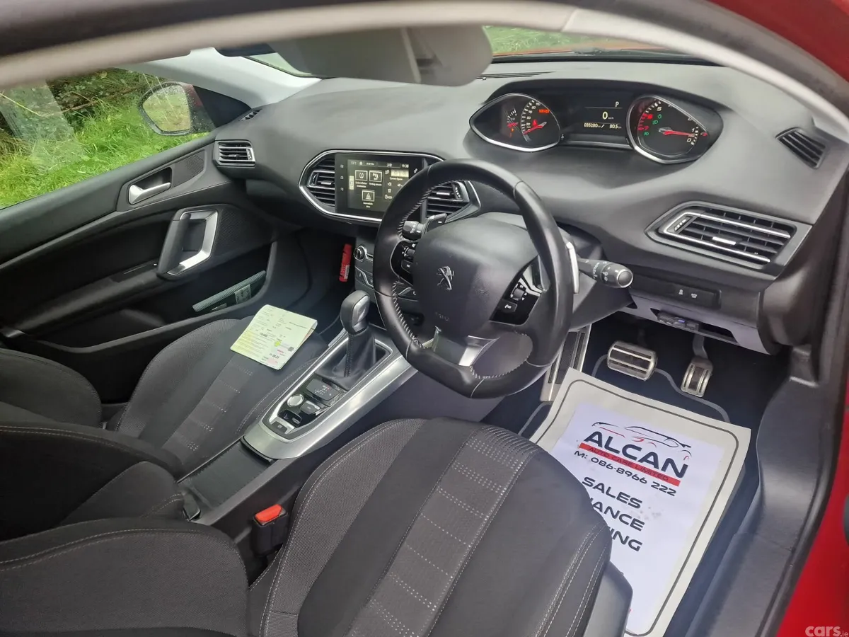 Peugeot 308 Hatchback, Petrol, 2015, Red