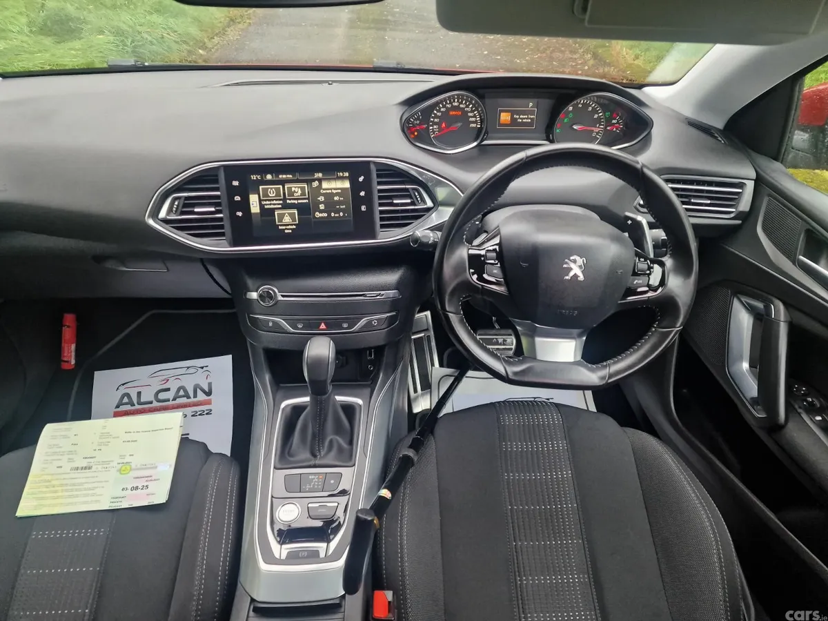 Peugeot 308 Hatchback, Petrol, 2015, Red