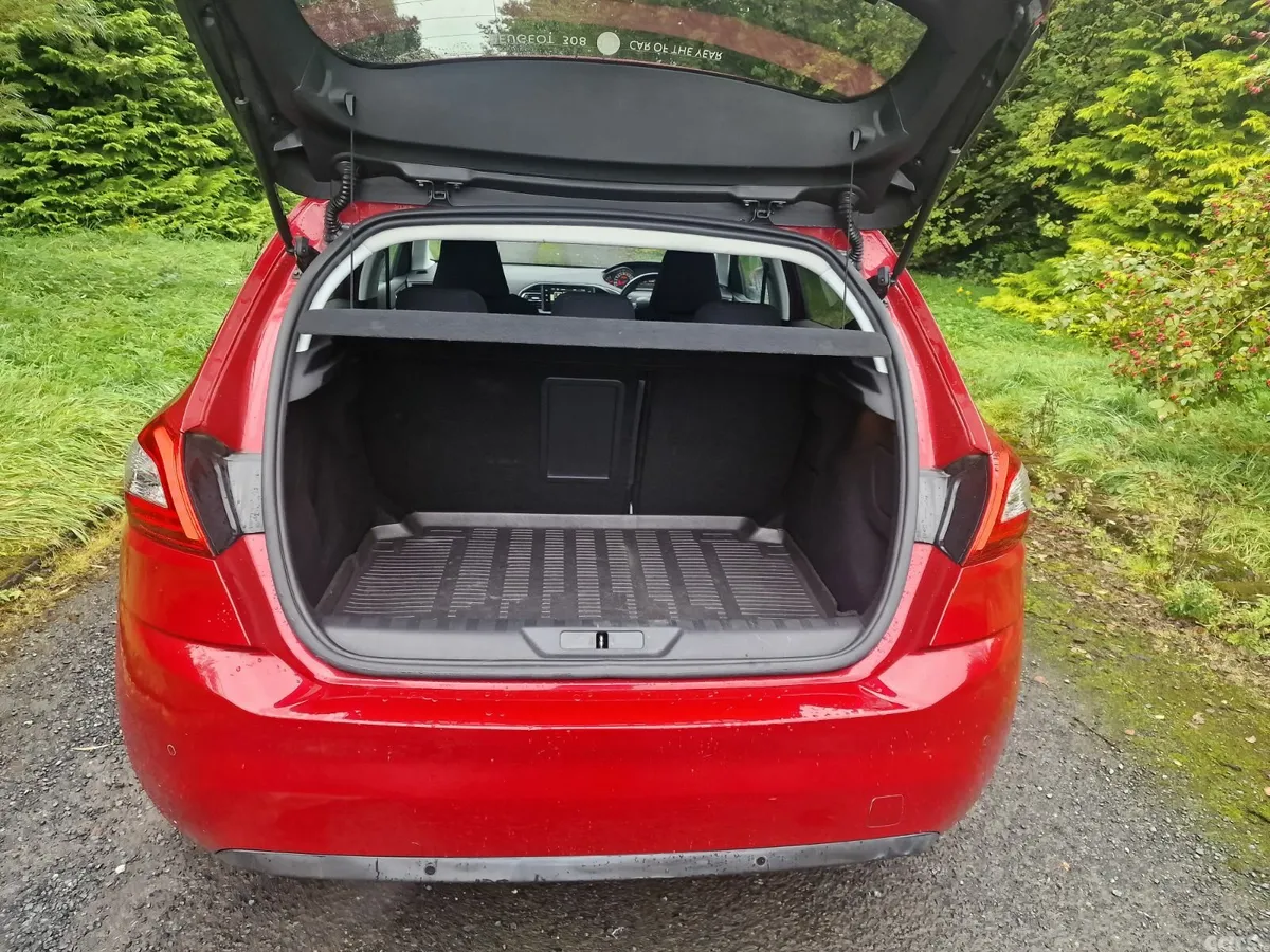 Peugeot 308 Hatchback, Petrol, 2015, Red