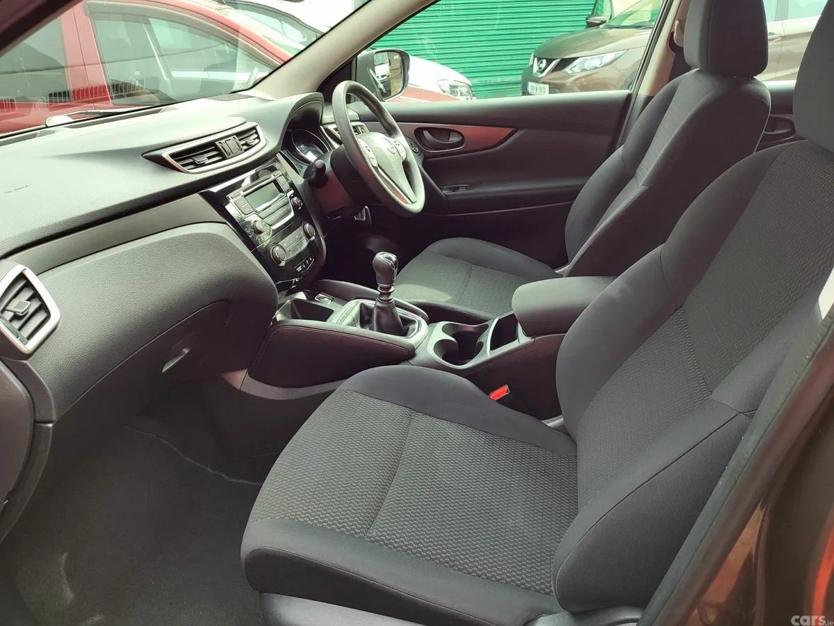 Nissan Qashqai SUV, Petrol, 2017, Brown