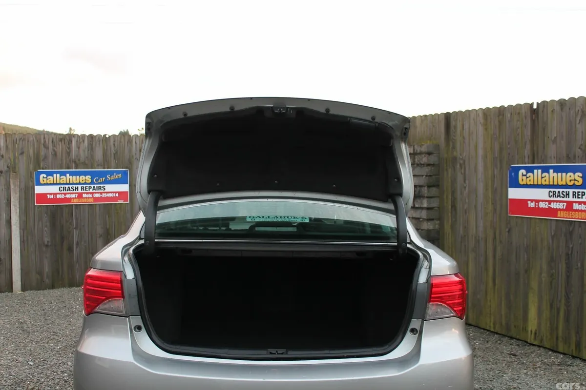 Toyota Avensis Saloon, Diesel, 2014, Grey