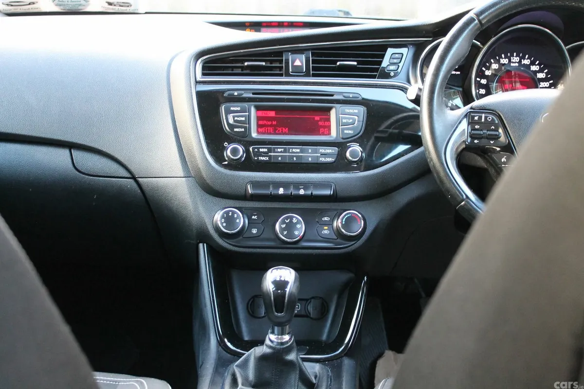 Kia Ceed Hatchback, Diesel, 2015, Red