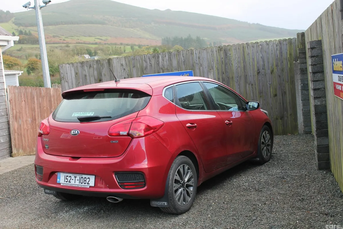 Kia Ceed Hatchback, Diesel, 2015, Red