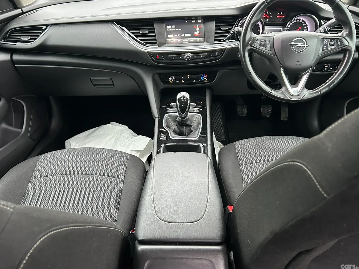 Opel Insignia Hatchback, Diesel, 2017, Grey