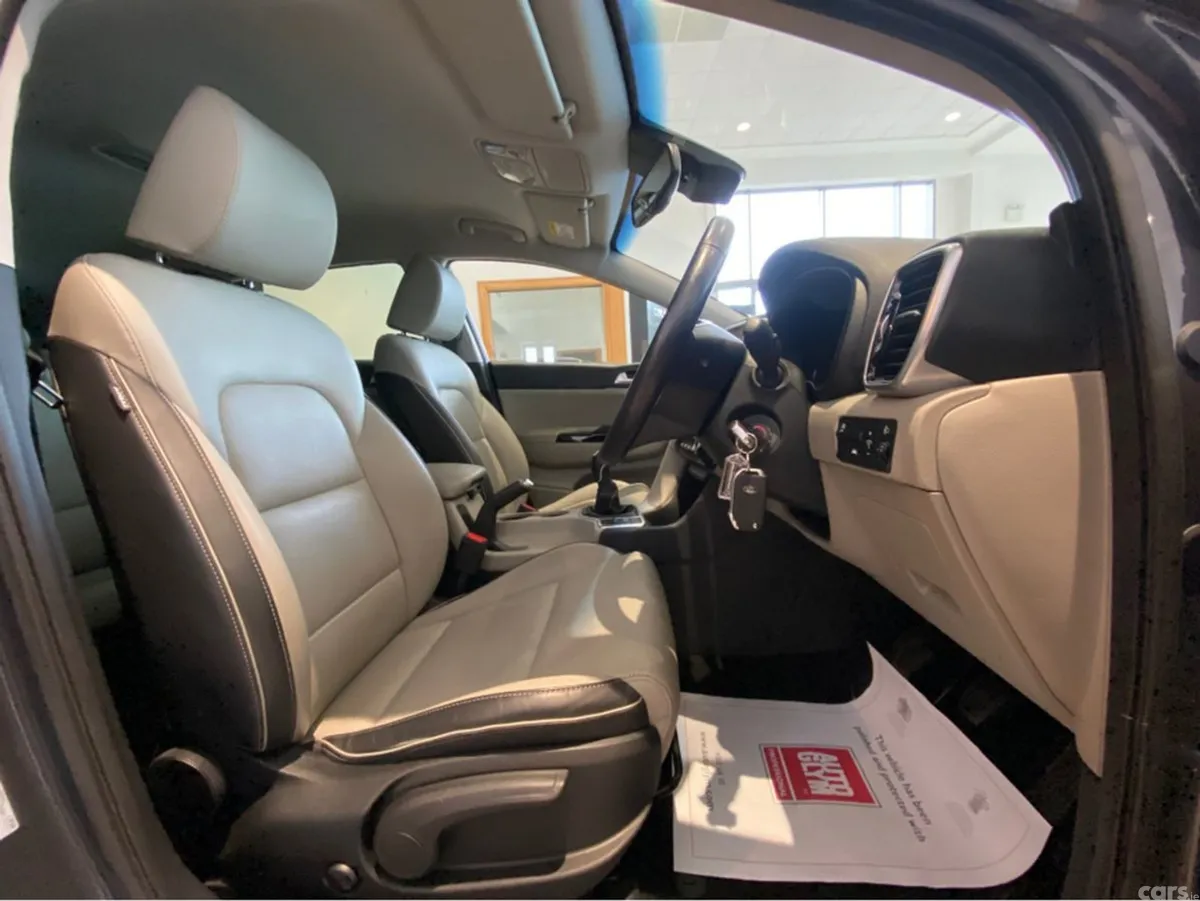 Kia Sportage SUV, Diesel Hybrid, 2021, Grey