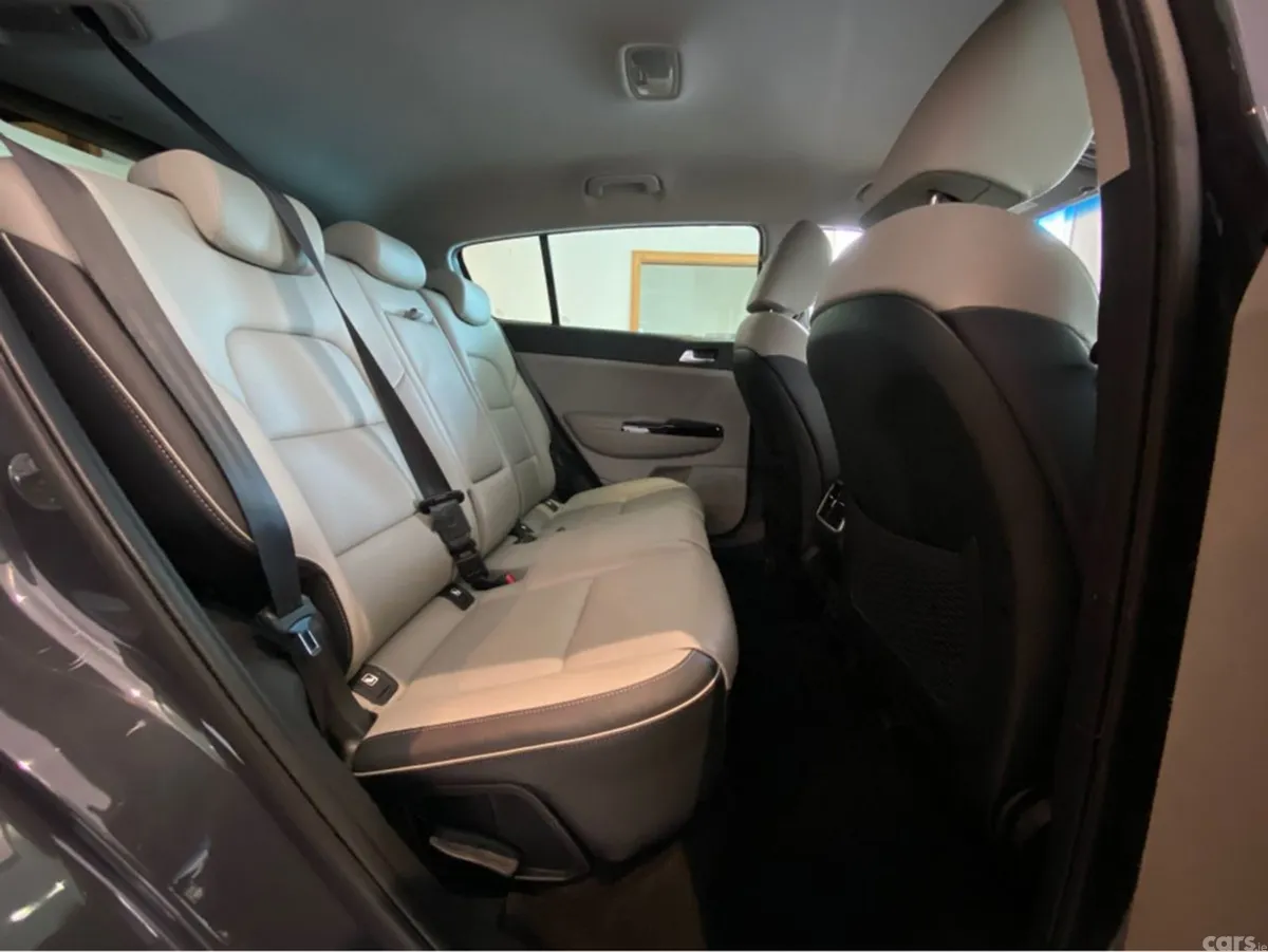 Kia Sportage SUV, Diesel Hybrid, 2021, Grey