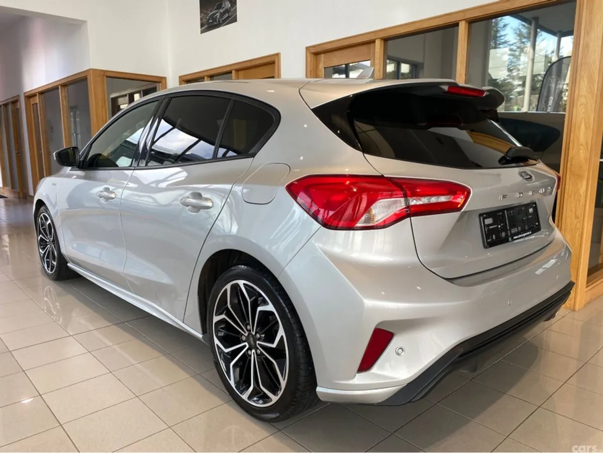 Ford Focus Hatchback, Diesel, 2021, Grey