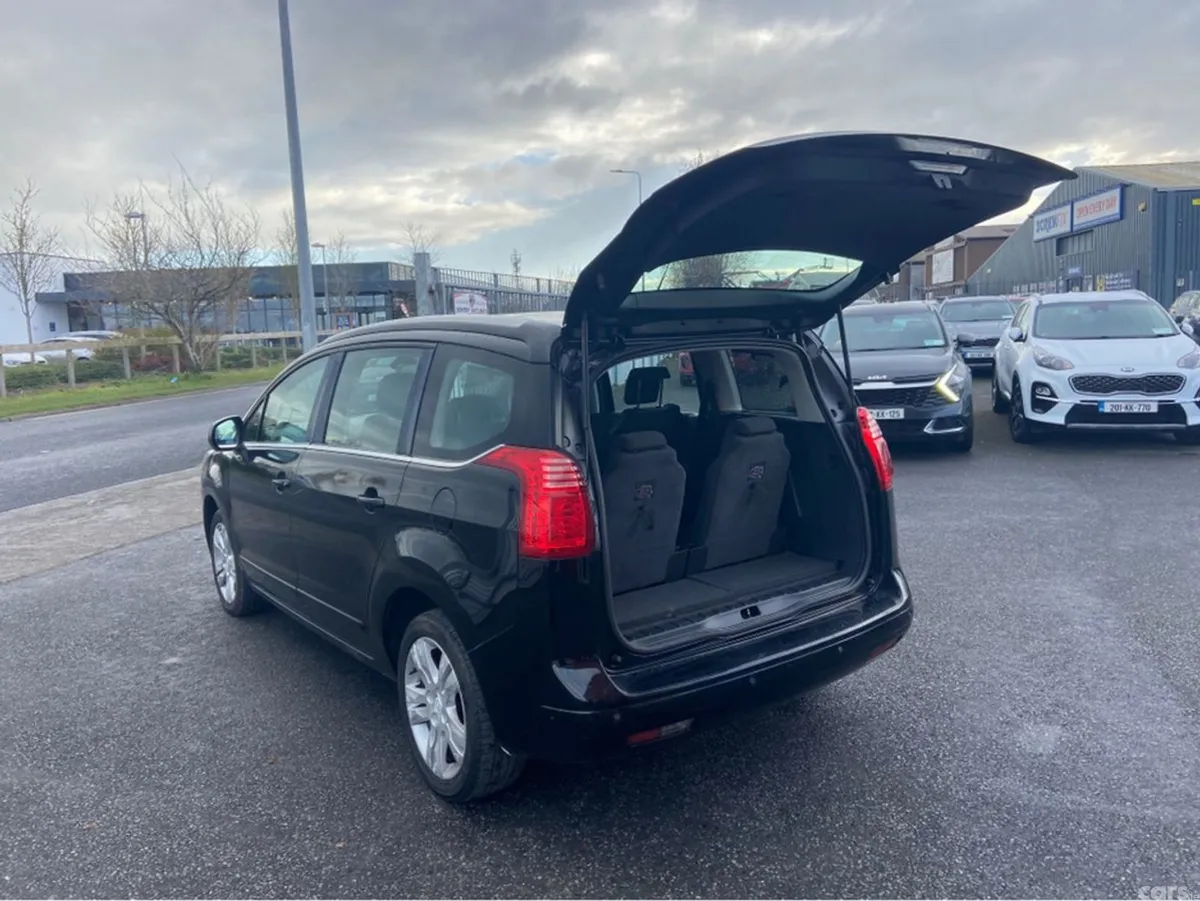 Peugeot 5008 MPV, Diesel, 2016, Black
