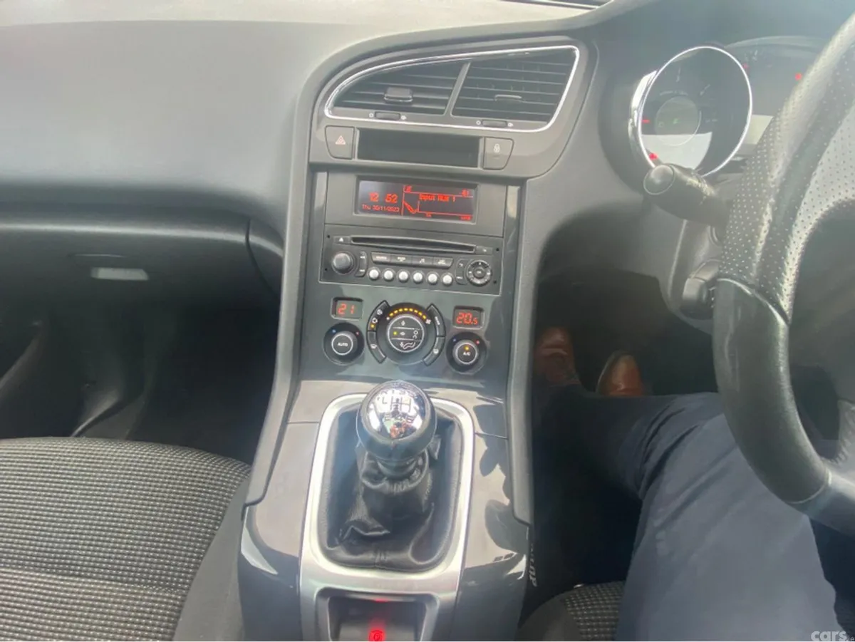 Peugeot 5008 MPV, Diesel, 2016, Black