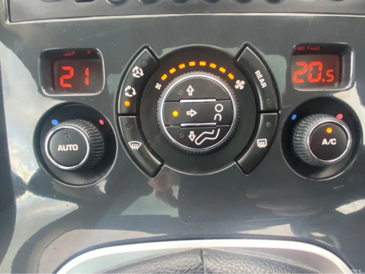 Peugeot 5008 MPV, Diesel, 2016, Black