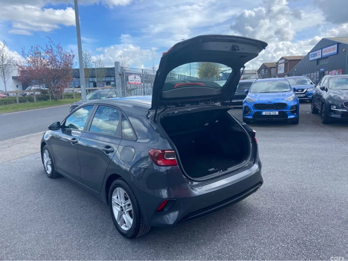 Kia Ceed Hatchback, Petrol, 2020, Grey