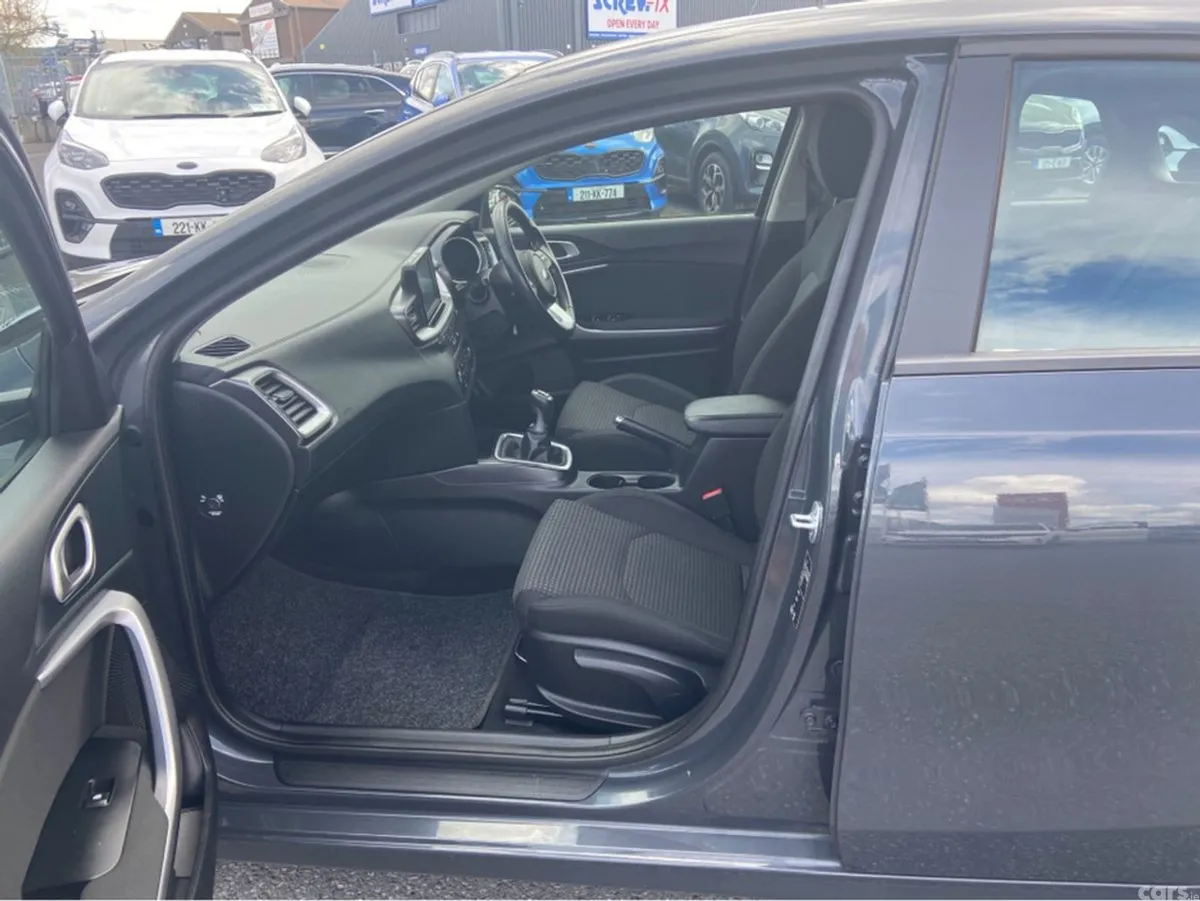 Kia Ceed Hatchback, Petrol, 2020, Grey