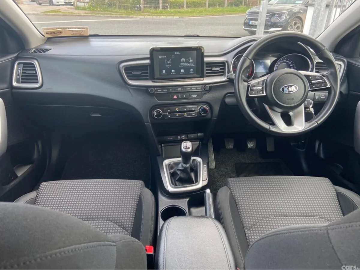 Kia Ceed Hatchback, Petrol, 2020, Grey