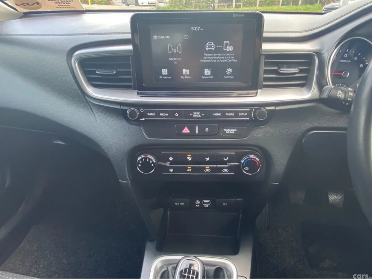 Kia Ceed Hatchback, Petrol, 2020, Grey