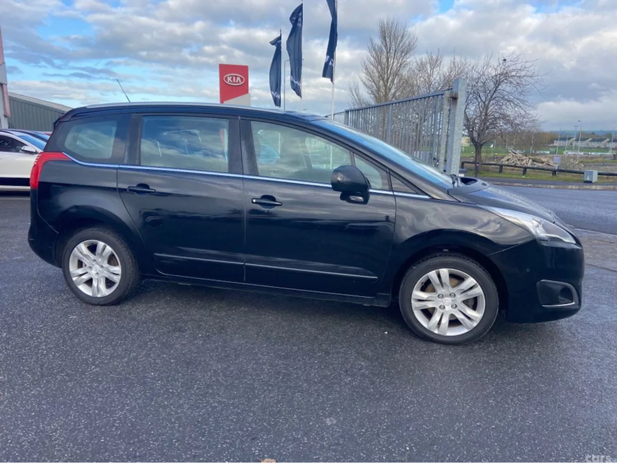 Peugeot 5008 MPV, Diesel, 2016, Black