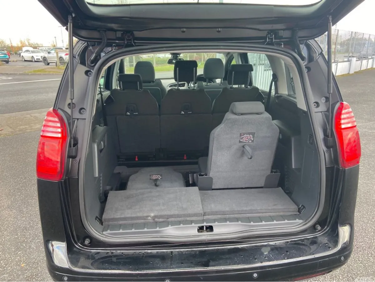 Peugeot 5008 MPV, Diesel, 2016, Black