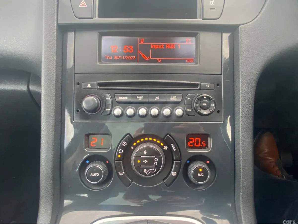 Peugeot 5008 MPV, Diesel, 2016, Black