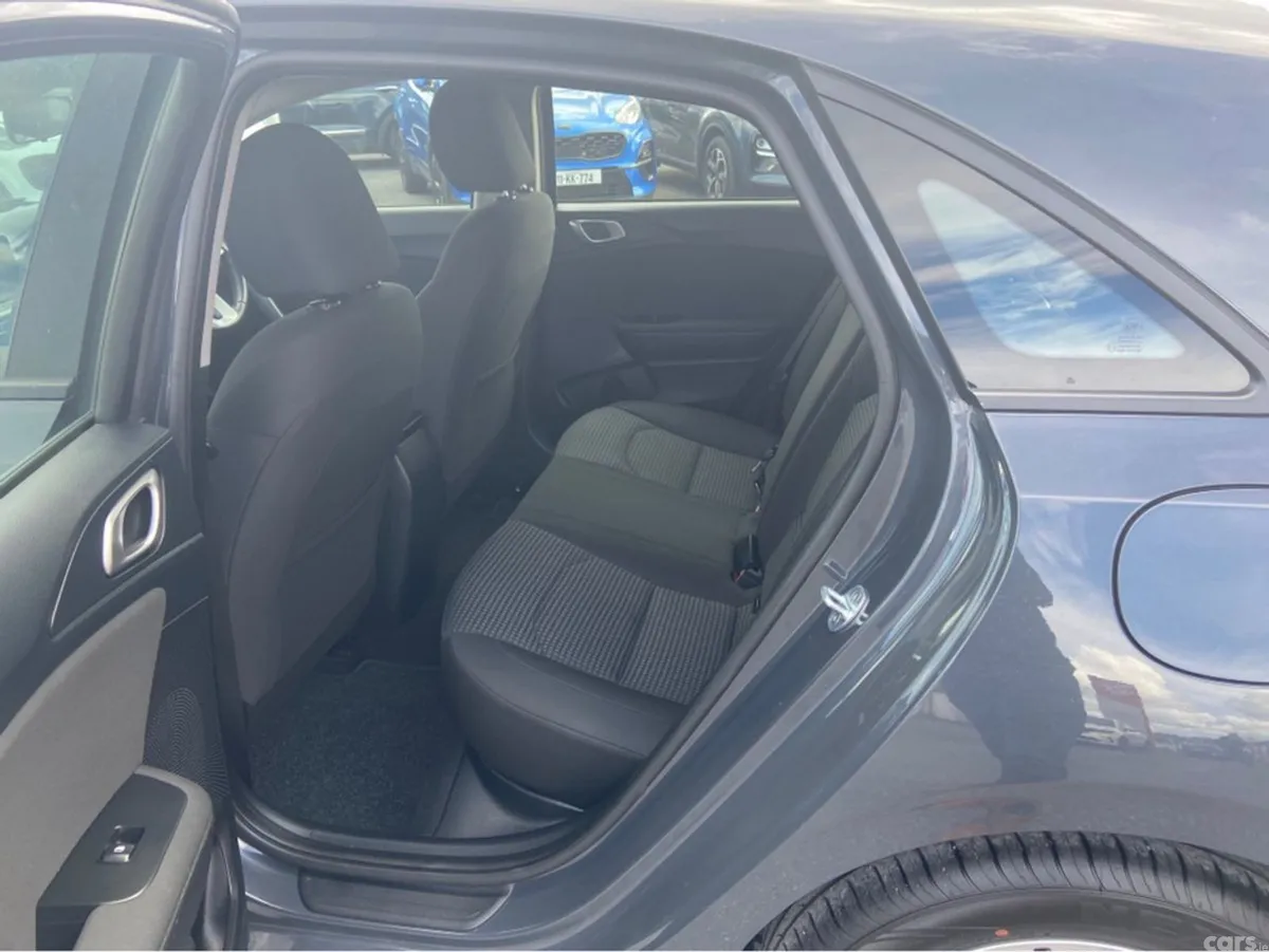 Kia Ceed Hatchback, Petrol, 2020, Grey