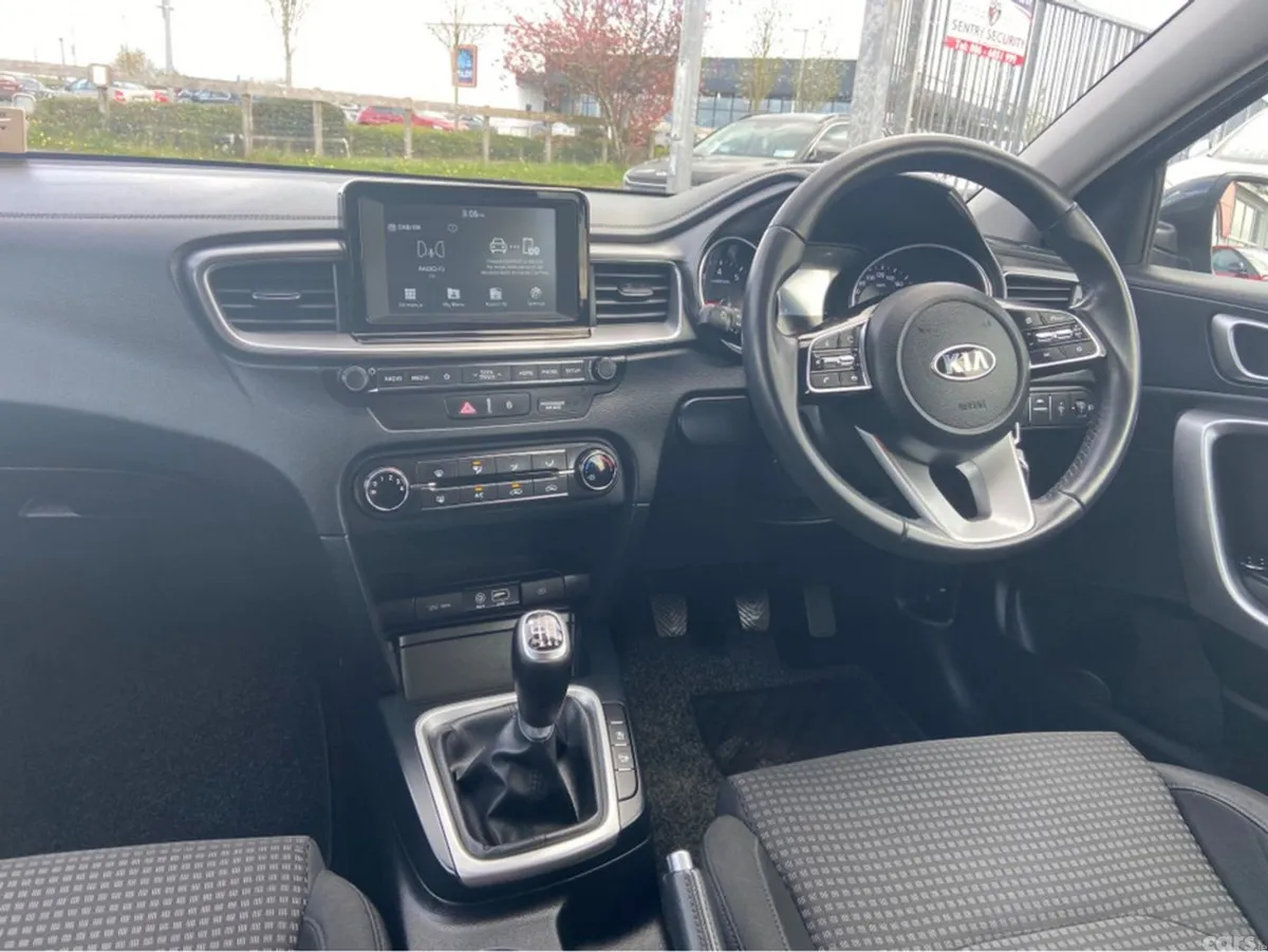 Kia Ceed Hatchback, Petrol, 2020, Grey