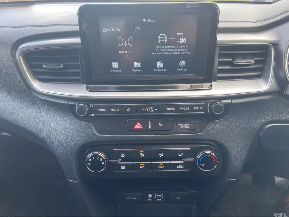 Kia Ceed Hatchback, Petrol, 2020, Grey