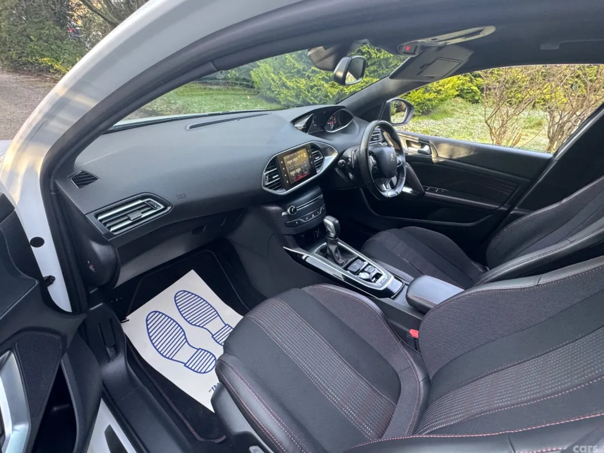 Peugeot 308 Hatchback, Petrol, 2016, White