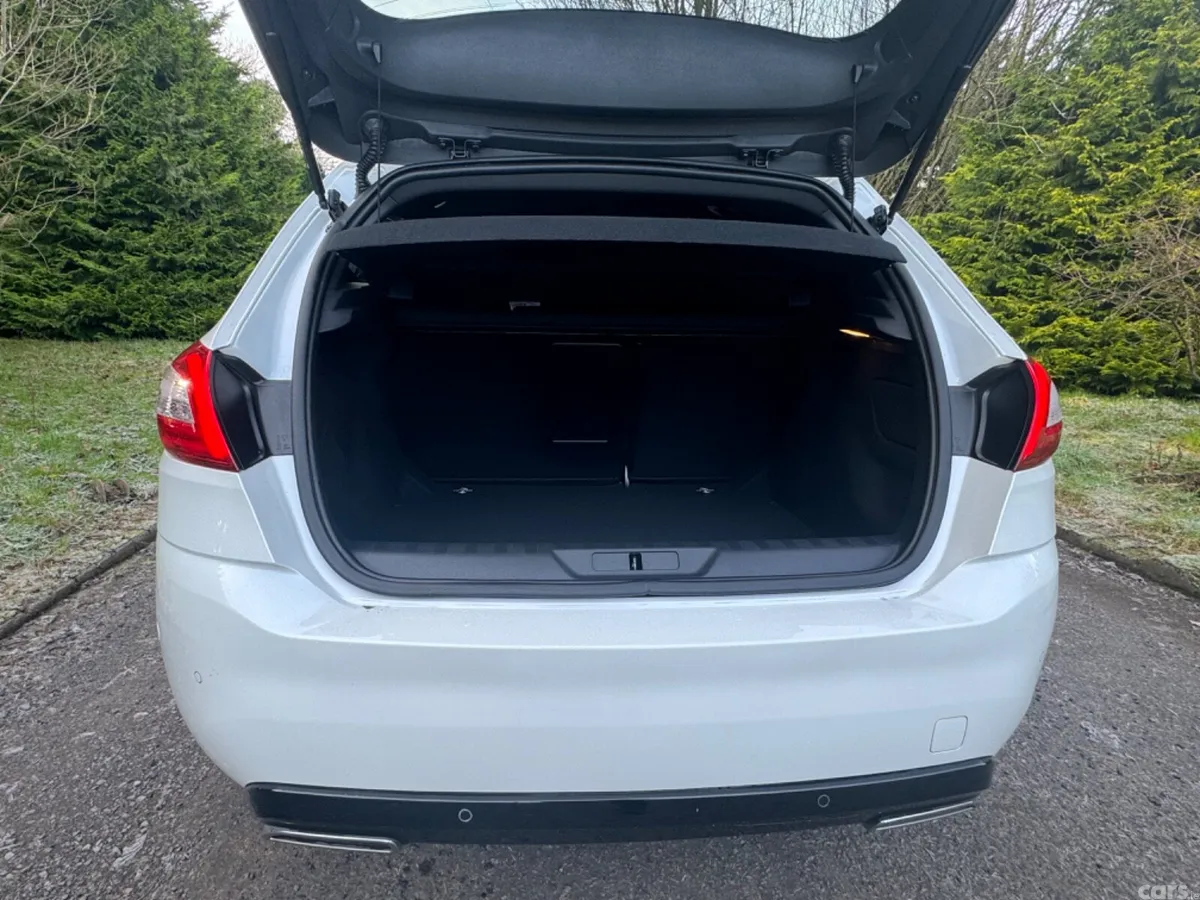 Peugeot 308 Hatchback, Petrol, 2016, White