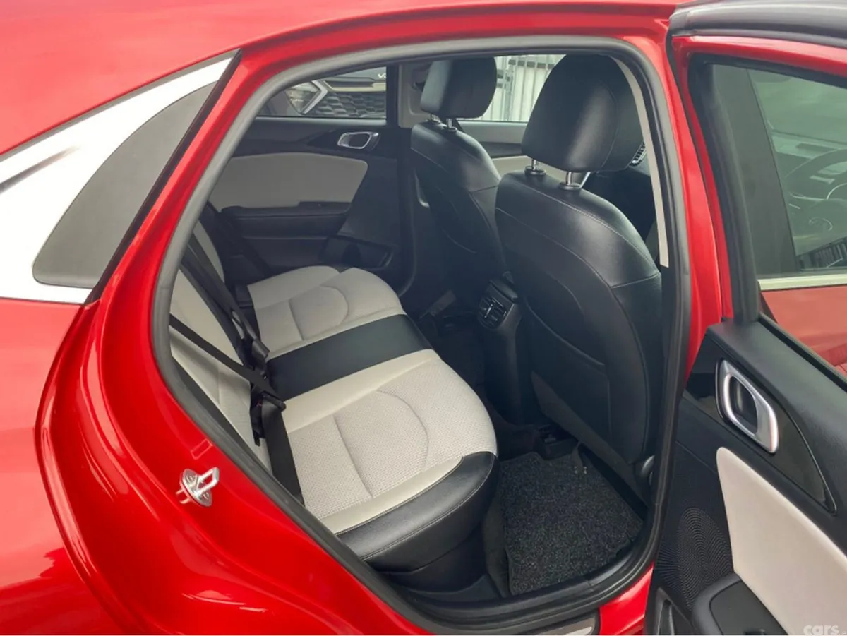 Kia XCeed Hatchback, Petrol Plug-in Hybrid, 2021, Red