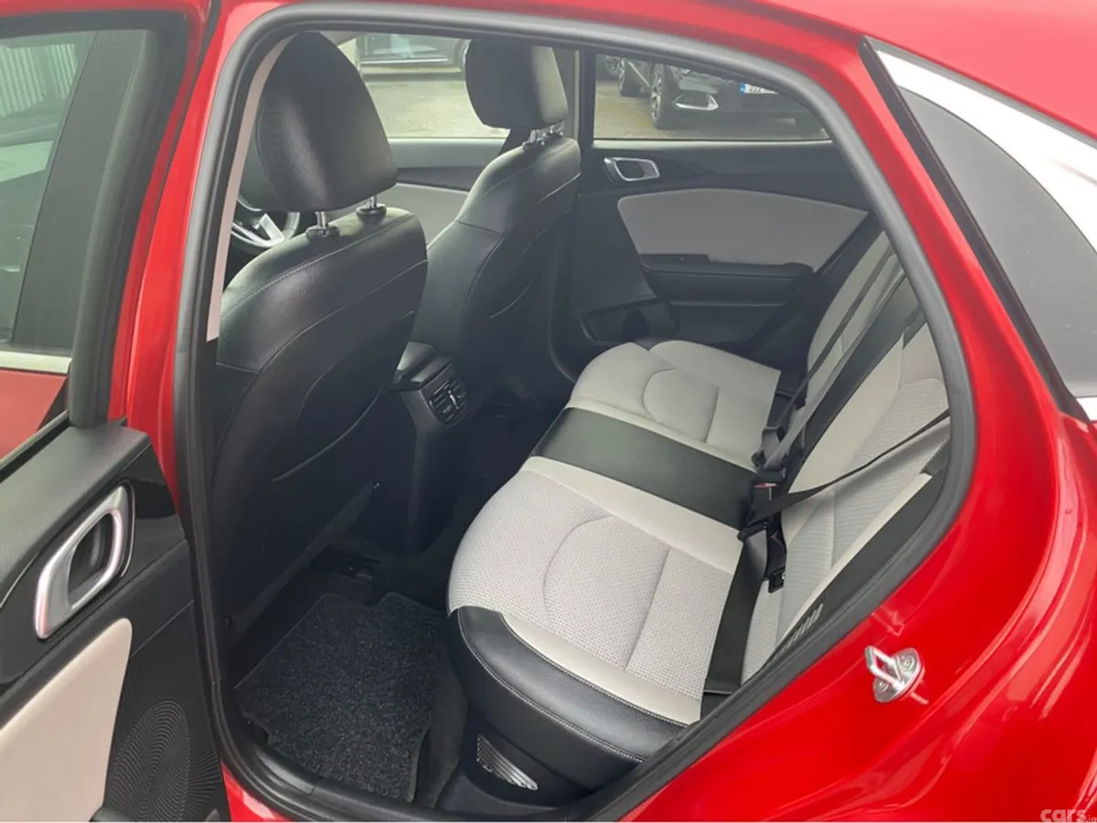 Kia XCeed Hatchback, Petrol Plug-in Hybrid, 2021, Red