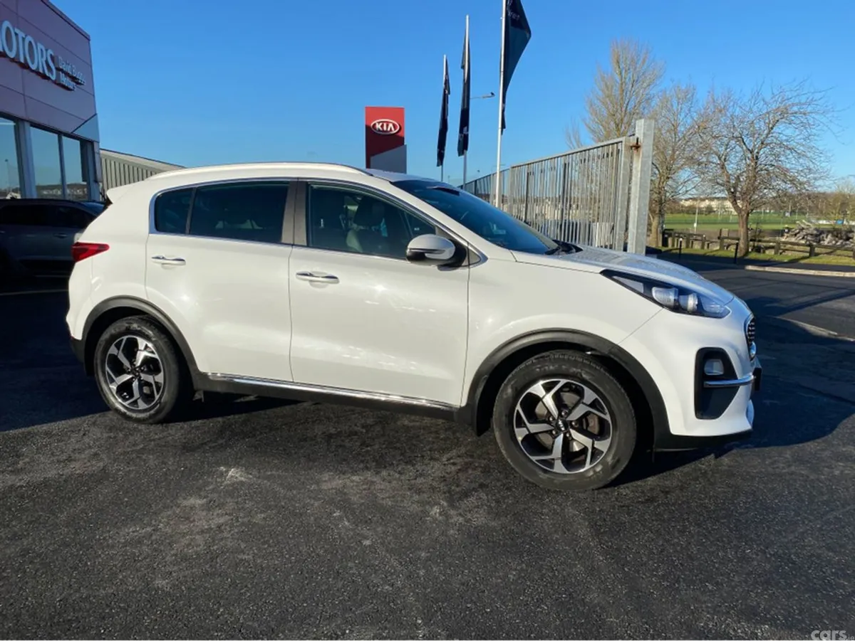 Kia Sportage MPV, Diesel Hybrid, 2021, White